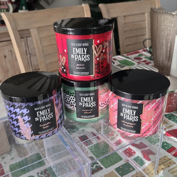 Bath & Body Works Emily in Paris Lavender Luxe Candle - Picture 7 of 7